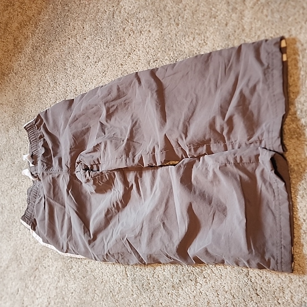 5/25 kids r us gray pantssize 5t